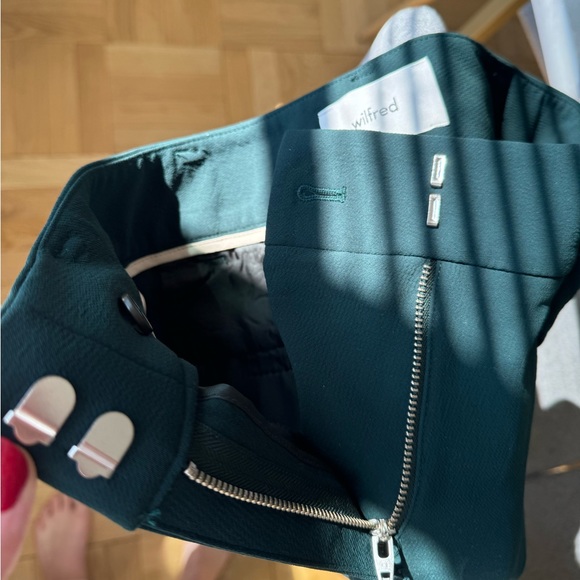 Aritzia Tie-Front Pant with belt -Hunter Green perfect condition size 00 (short) - Picture 6 of 9